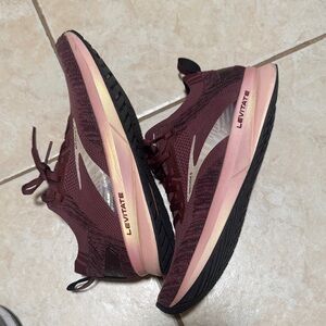 Brooks Levitate Women's Athletic Shoes - Burgundy and Blush